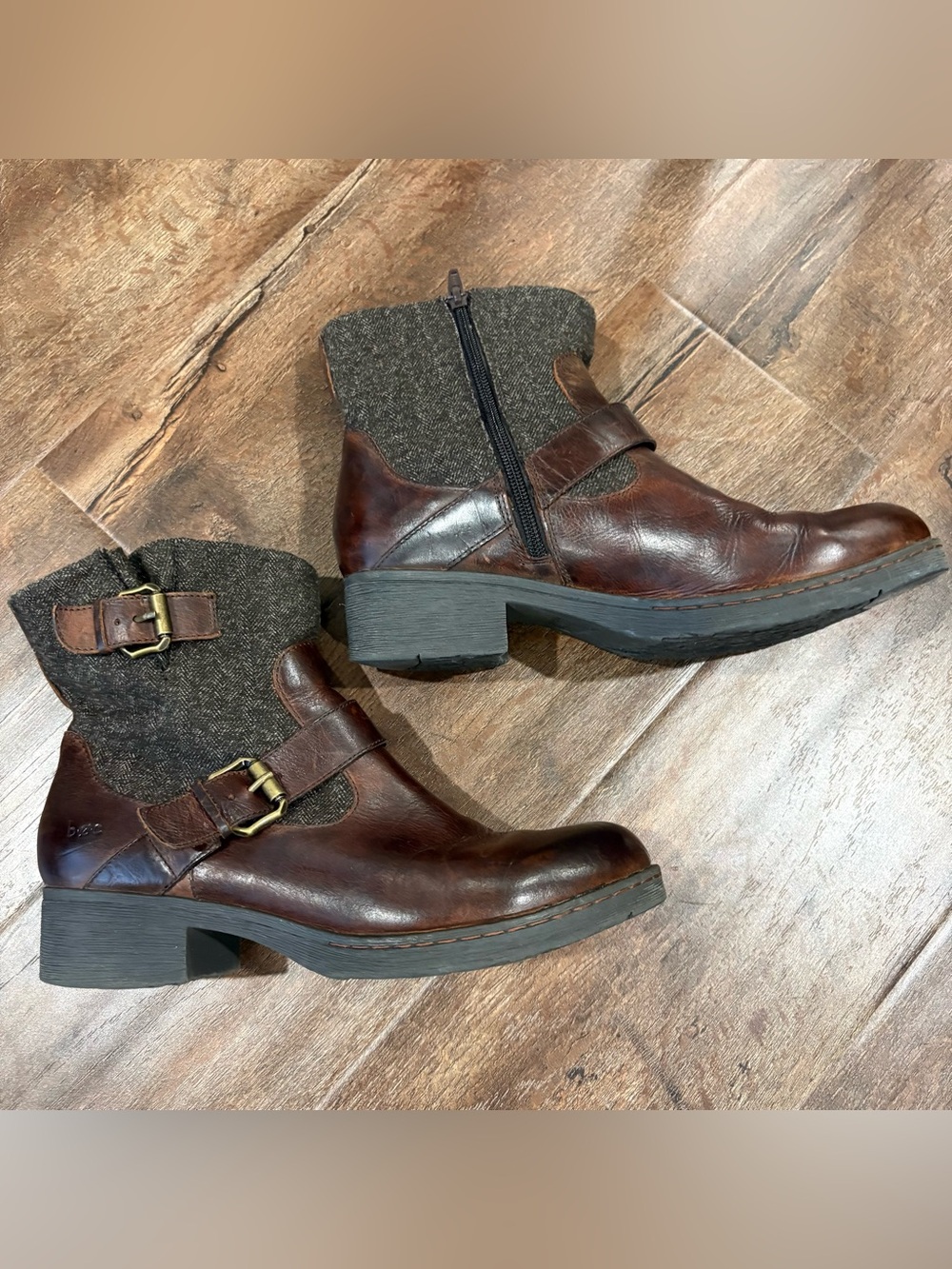 b.ø.c. Born Brown Leather Herringbone Buckle Ankle Boots Women’s 9M Zip